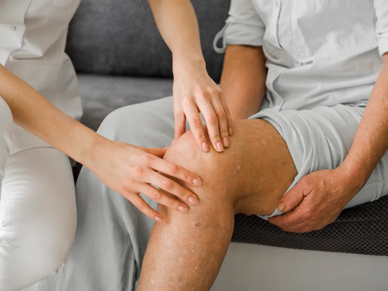 Chiropractic care for knee pain at Aligned Medical Group in Malvern